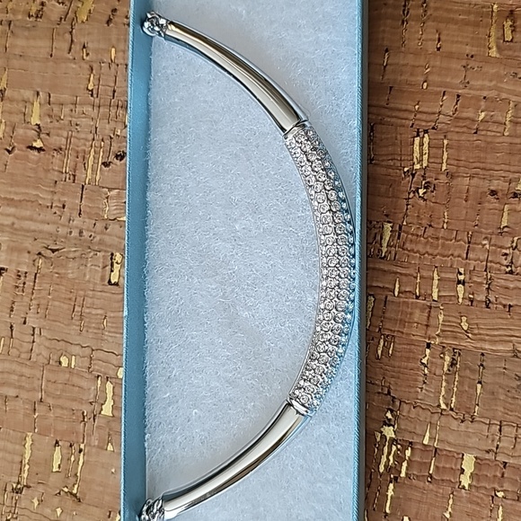 White Collar Necklace - Picture 3 of 4